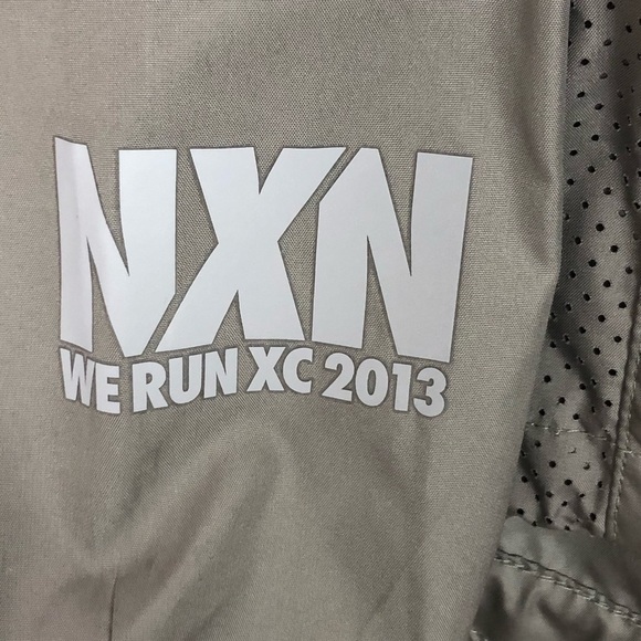 NIKE pink and gray hooded running jacket - Picture 8 of 11